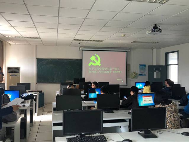 学生第一党支部和学生第二党支部观看《榜样3》 学生第一党支部和学生第二党支部观看《榜样3》